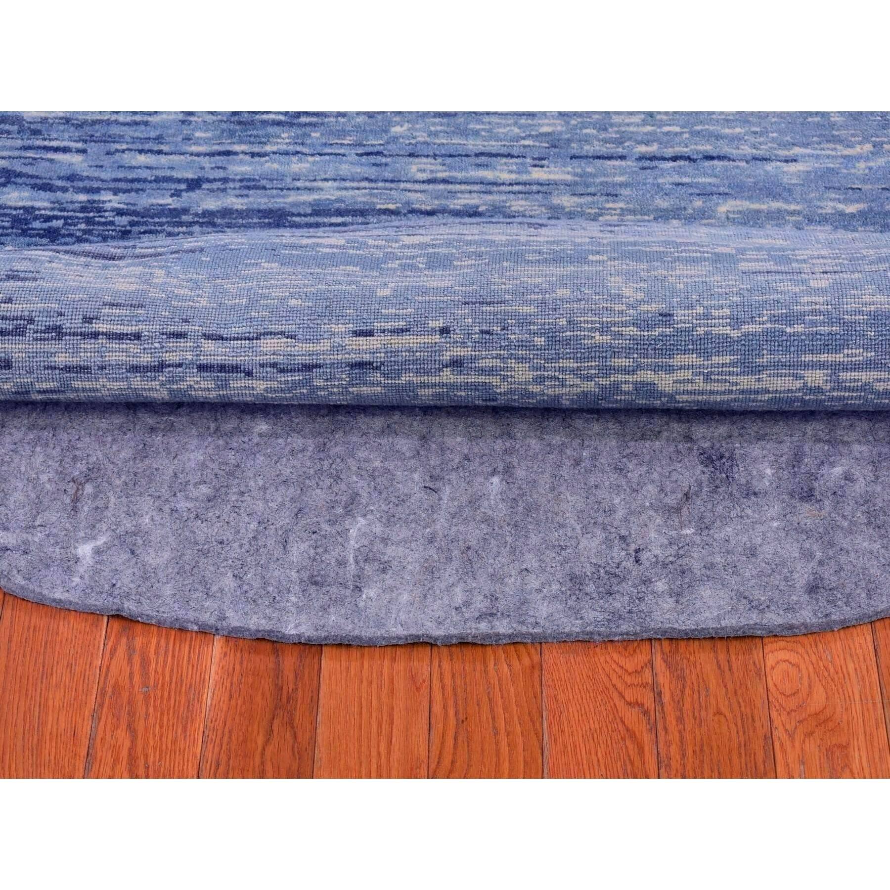 Shahbanu Rugs Blue Oceanic Zero Pile Pure Wool Horizontal Ombre Design